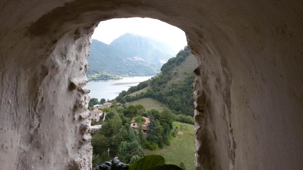 Casa Matilda Casa Vacanze Castel di Tora Exterior foto