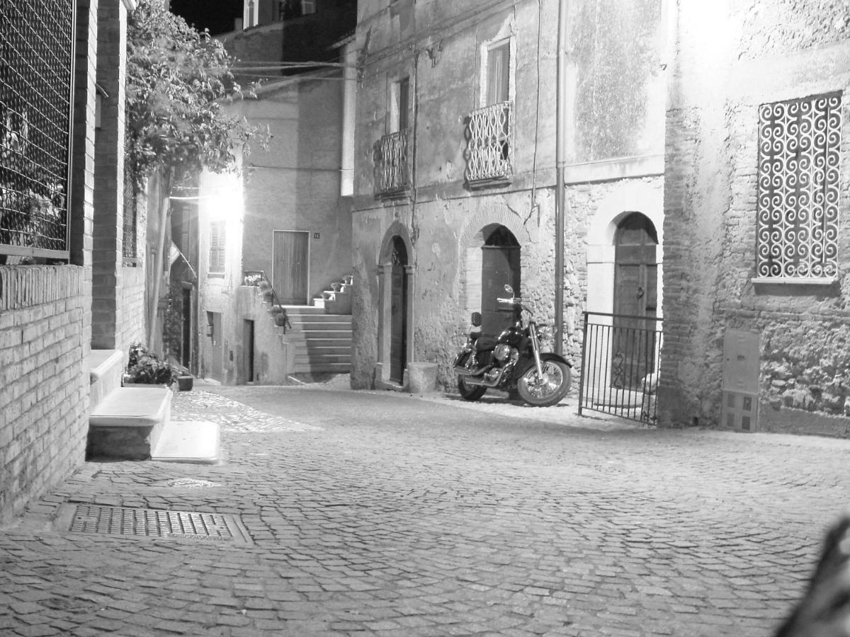 Casa Matilda Casa Vacanze Castel di Tora Exterior foto