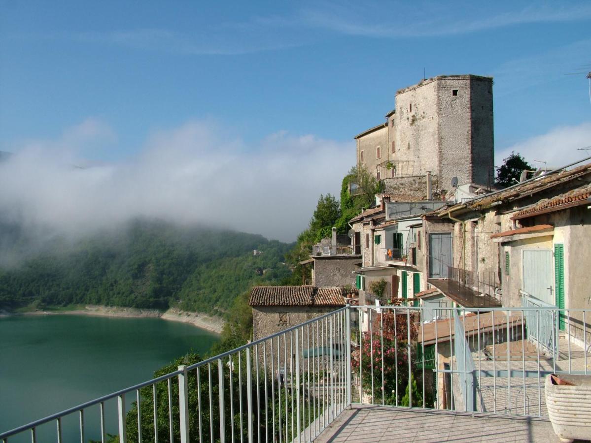 Casa Matilda Casa Vacanze Castel di Tora Exterior foto
