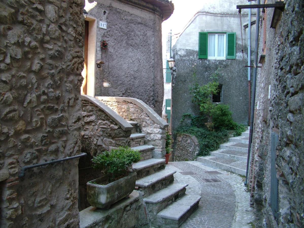 Casa Matilda Casa Vacanze Castel di Tora Exterior foto