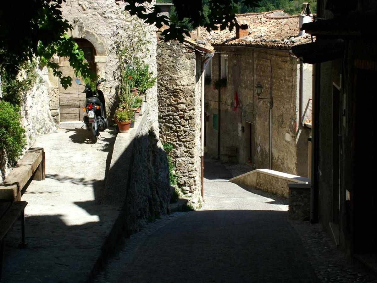 Casa Matilda Casa Vacanze Castel di Tora Exterior foto