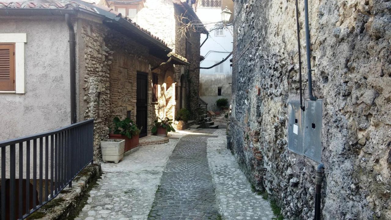 Casa Matilda Casa Vacanze Castel di Tora Exterior foto