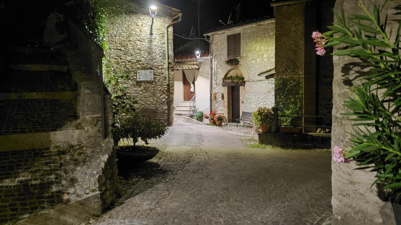 Casa Matilda Casa Vacanze Castel di Tora Exterior foto