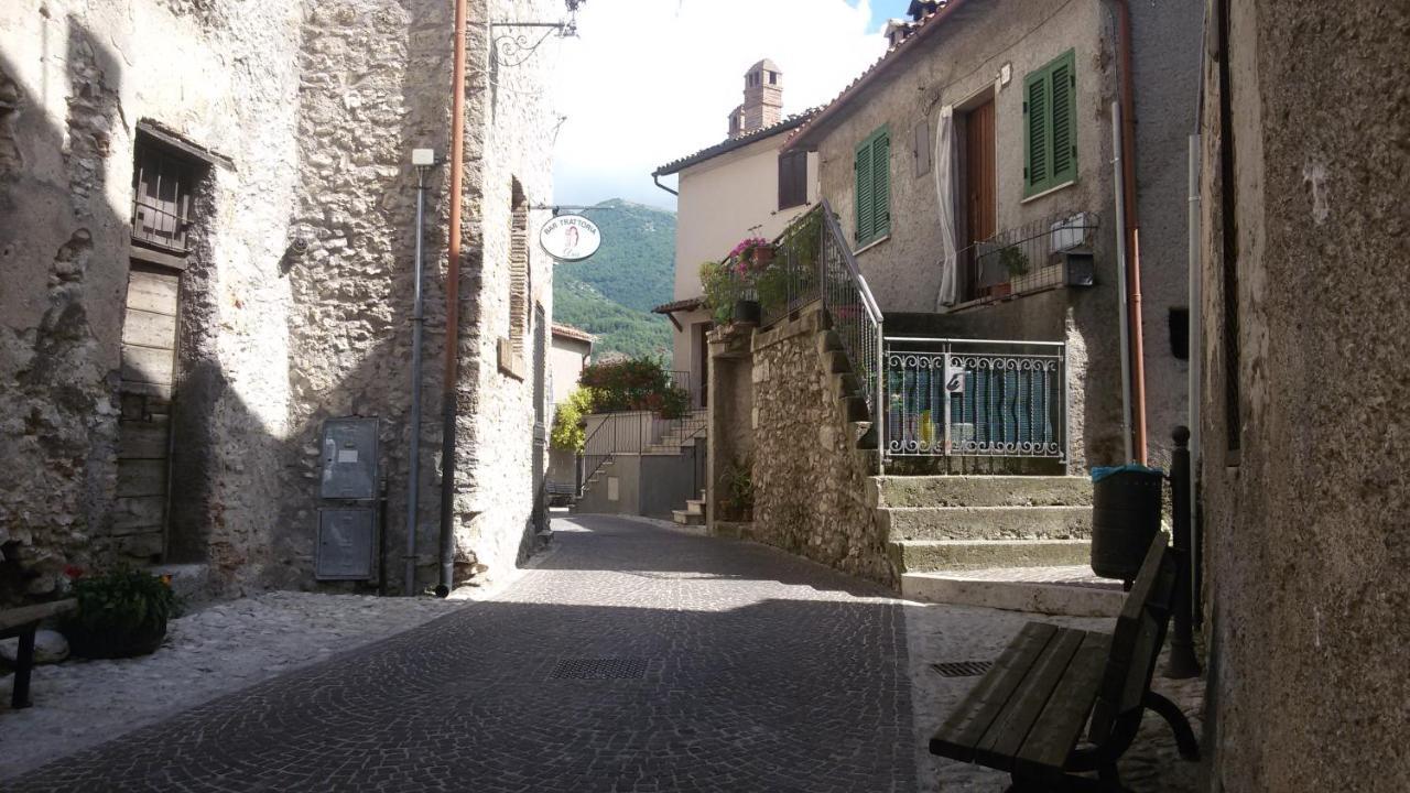 Casa Matilda Casa Vacanze Castel di Tora Exterior foto