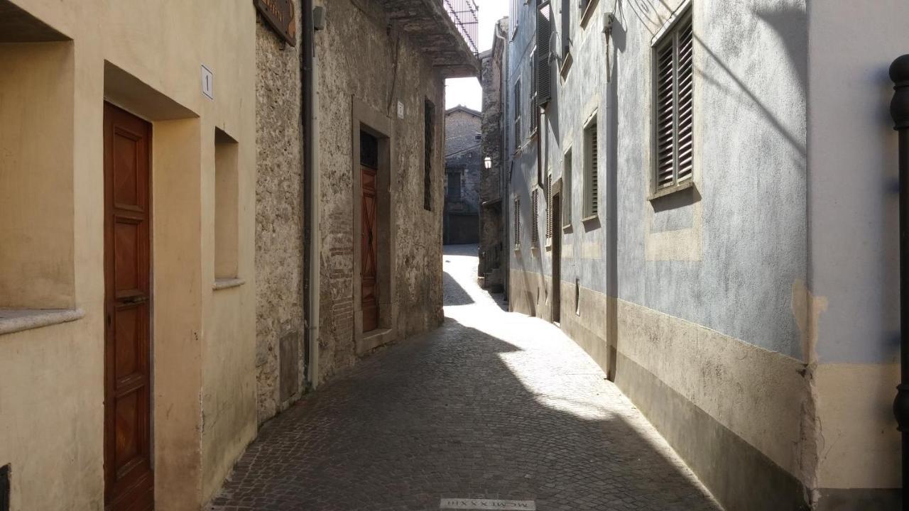Casa Matilda Casa Vacanze Castel di Tora Exterior foto